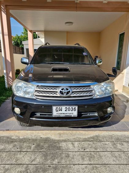 Toyota Fortuner 2011 3.0 V 4WD Utility-car ดีเซล เกียร์อัตโนมัติ ดำ รูปที่ 4