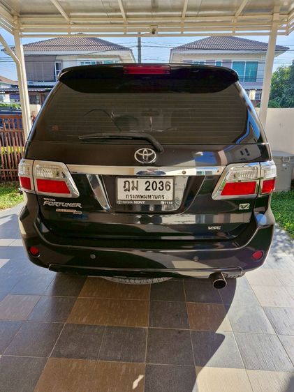 รถ Toyota Fortuner 3.0 V 4WD สี ดำ