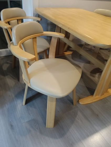 ขายชุดโต๊ะอาหารไม้จริงขนาด 135 cm x 80 cm สูง 75 cm พร้อมเก้าอี้หมุนได้ 4 ตัว สภาพ 95 เปอร์เซ็นต์ รูปที่ 3