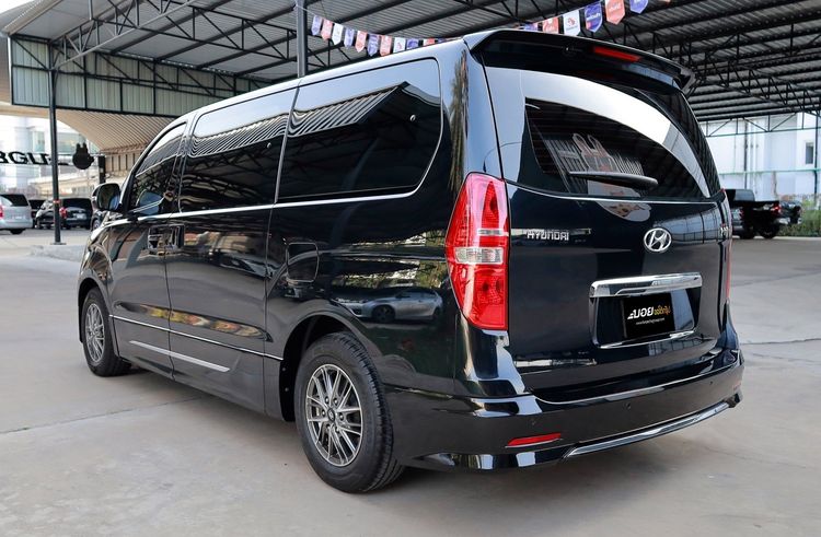 Hyundai H-1  2023 2.5 Elite Utility-car ดีเซล ไม่ติดแก๊ส เกียร์อัตโนมัติ ดำ รูปที่ 4