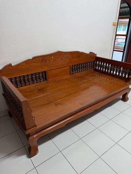 เก้าอี้ไม้แบบใหญ่