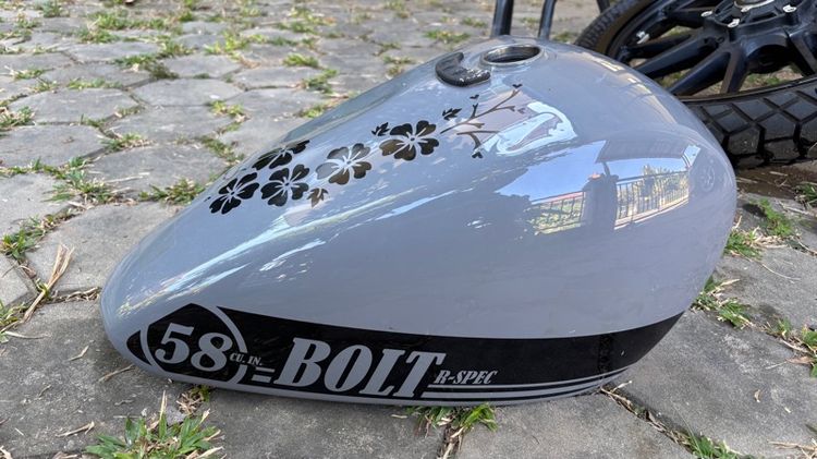 ถังน้ำมัน yamaha bolt r  รูปที่ 2