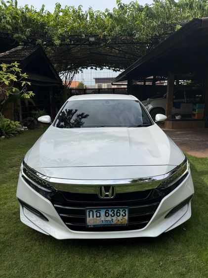 รถ Honda Accord 1.5 Turbo EL สี ขาว