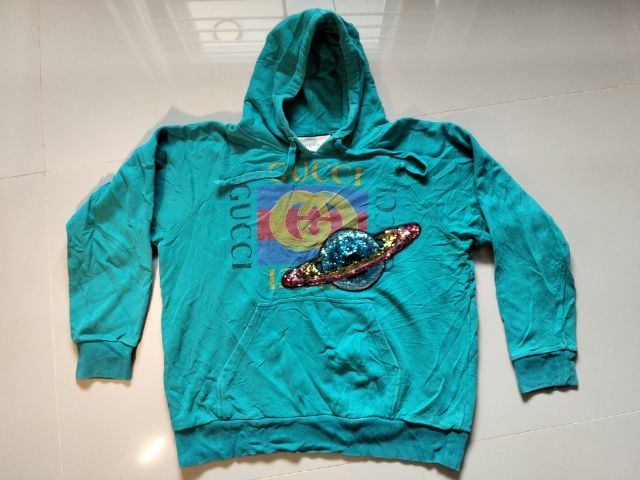 ขอขายเสื้อสเวตเตอร์ฮู้ดแบรนด์ Gucci รุ่น Planet UFO ของแท้ made in Italy.ไซส์ M สำหรับท่านหญิงสีฟ้าน้ำทะเลขนาดหน้าอก 23 นิ้ว. รูปที่ 4