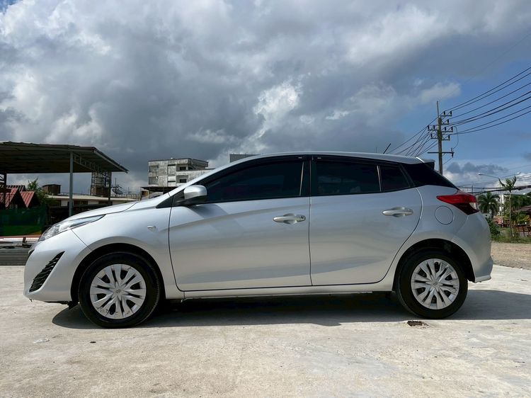 Toyota Yaris 2018 1.2 J Sedan เบนซิน ไม่ติดแก๊ส เกียร์อัตโนมัติ เทา รูปที่ 4