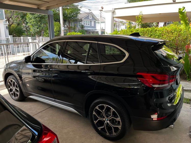 BMW X1 2021 2.0 sDrive20d M Sport Sedan ดีเซล ไม่ติดแก๊ส เกียร์อัตโนมัติ ดำ รูปที่ 2