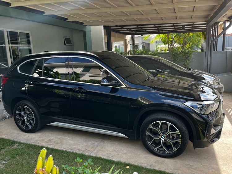 BMW X1 2021 2.0 sDrive20d M Sport Sedan ดีเซล ไม่ติดแก๊ส เกียร์อัตโนมัติ ดำ รูปที่ 3