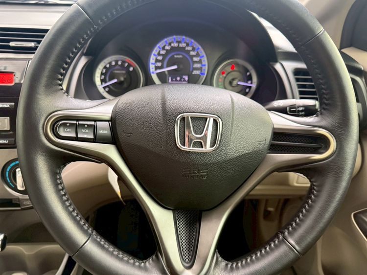 Honda City 2012 1.5 V i-VTEC Sedan เบนซิน ไม่ติดแก๊ส เกียร์อัตโนมัติ ขาว รูปที่ 3