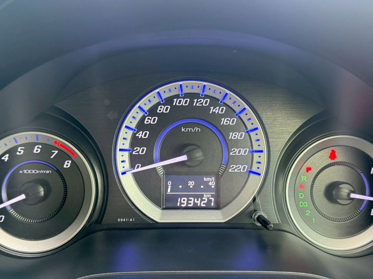 Honda City 2012 1.5 V i-VTEC Sedan เบนซิน ไม่ติดแก๊ส เกียร์อัตโนมัติ ขาว รูปที่ 4