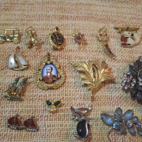 อื่นๆ เข็มกลัด