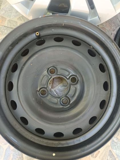 ล้อกะทะมีฝาครอบ รถเก๋งนิสสัน รูปที่ 3