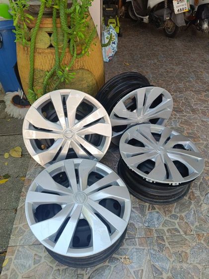 ล้อกะทะมีฝาครอบ รถเก๋งนิสสัน