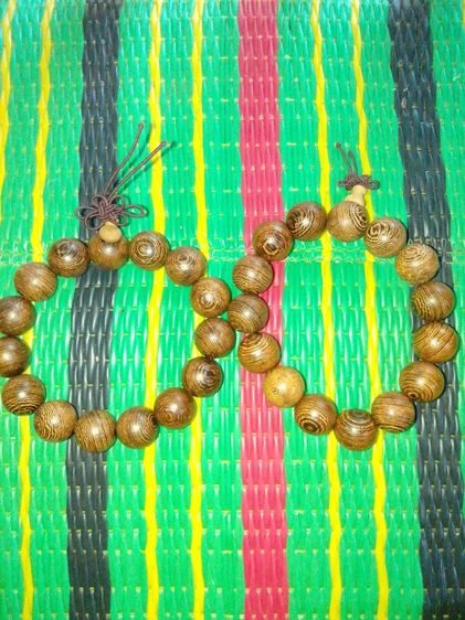 สร้อยข้อมือไม้หอมธิเบต