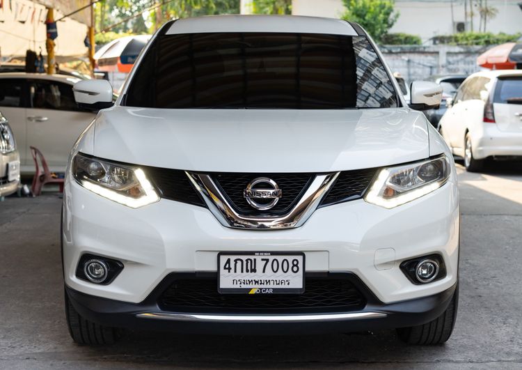 รถ Nissan X-Trail 2.0 E สี ขาว