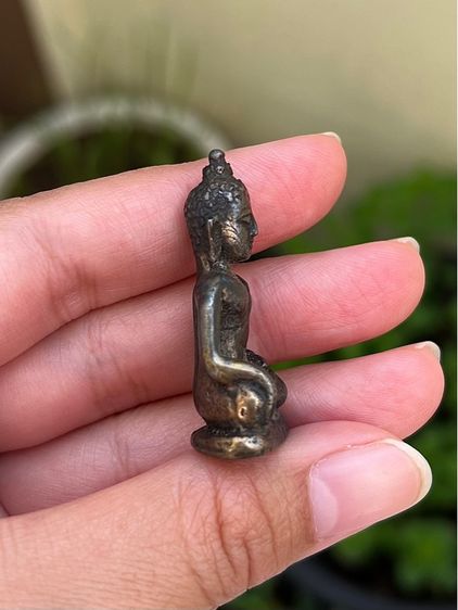 พระบูชาขนาดห้อยคอ สิงห์หนึ่งเชียงแสน เนื้.อสัมฤทธิ์แก่เงิน ศิลปะสวยมาก (ขนาดกว้าง 2 cm. สูง 4 cm.) รูปที่ 3