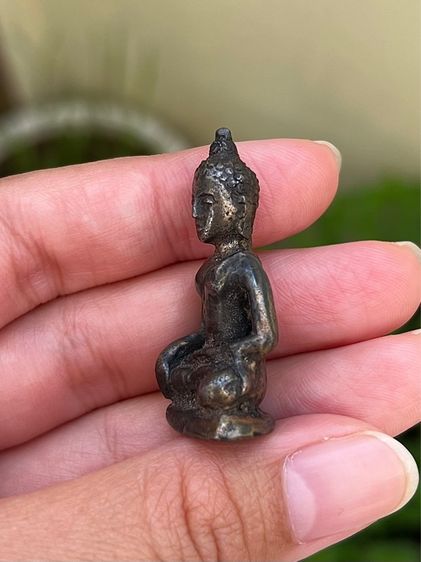 พระบูชาขนาดห้อยคอ สิงห์หนึ่งเชียงแสน เนื้.อสัมฤทธิ์แก่เงิน ศิลปะสวยมาก (ขนาดกว้าง 2 cm. สูง 4 cm.) รูปที่ 4