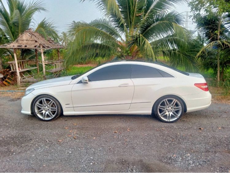 รถ Mercedes-Benz E-Class E200 สี ขาว