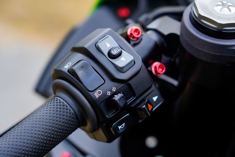 KAWASAKI ZX-6R ABS ปี 2019 เริ่มต้นฟรีดาวน์ พร้อมของแต่งจัดเต็ม รูปที่ 15