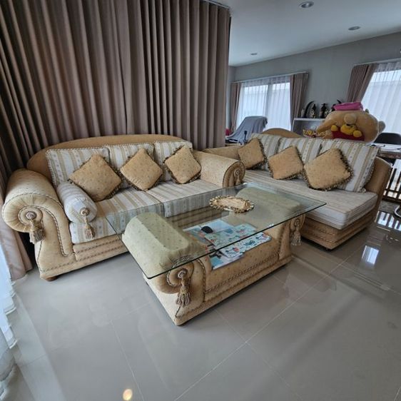 ขายด่วน โซฟาหลุยส์ ครบชุด 6 ที่นั่ง พร้อมโต๊ะกลางกระจกนิรภัย และสตูลวางของ รูปที่ 5