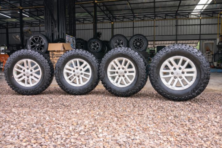 ขอบ17" ยางสภาพดี ต่างจังหวัดส่งฟรี