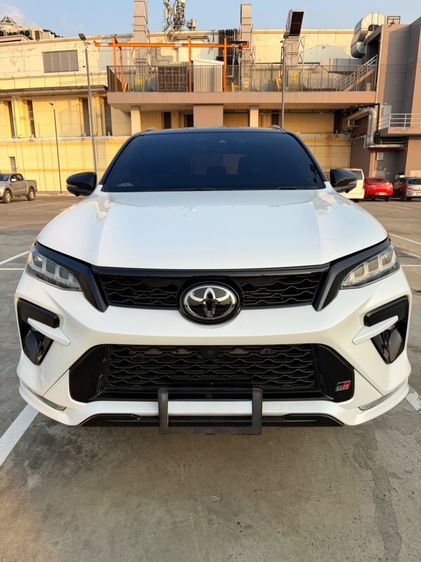 Toyota Fortuner 2024 2.8 GR Sport Sport Black Top 4WD Utility-car ดีเซล ไม่ติดแก๊ส เกียร์อัตโนมัติ ขาว รูปที่ 3