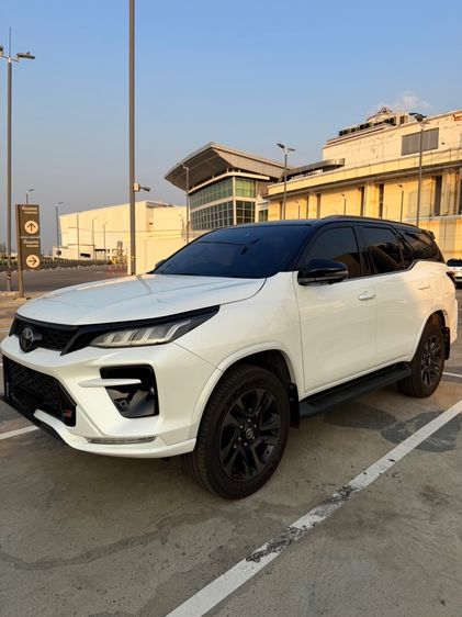 Toyota Fortuner 2024 2.8 GR Sport Sport Black Top 4WD Utility-car ดีเซล ไม่ติดแก๊ส เกียร์อัตโนมัติ ขาว รูปที่ 2