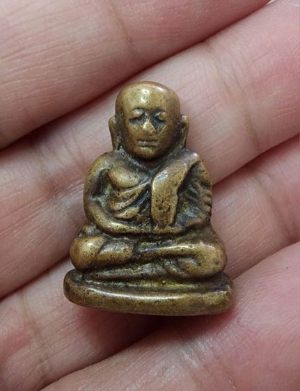 รูปหล่อหลวงพ่อเงิน พิมพ์นิยมเก่า ๆ