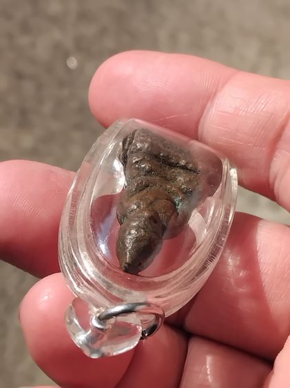 พระชัยวัฒน์ หลวงปู่บุญ วัดกลางบางแก้ว จ.นครปฐม พิมพ์ขัดสมาธิเพชร ฐานบัวชั้นเดียว เนื้อทองผสม ประมาณปี 2443 เนื้อโลหะเก่า แห้ง เหี่ยว ยุบ ย่น รูปที่ 4