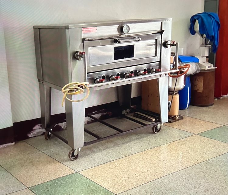 เตาอบขนมปังและเครื่องนวดขนมปัง