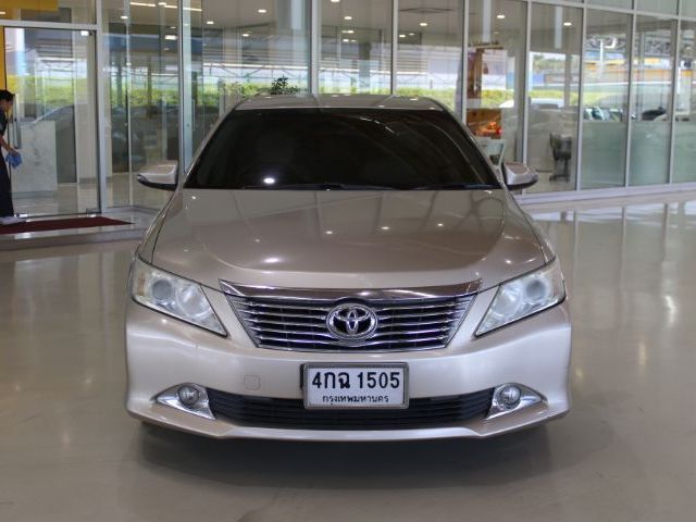รถ Toyota Camry 2.0 G สี บรอนซ์ทอง