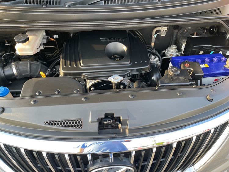 Hyundai H-1  2016 2.5 Deluxe Van ดีเซล ไม่ติดแก๊ส เกียร์อัตโนมัติ เทา รูปที่ 4