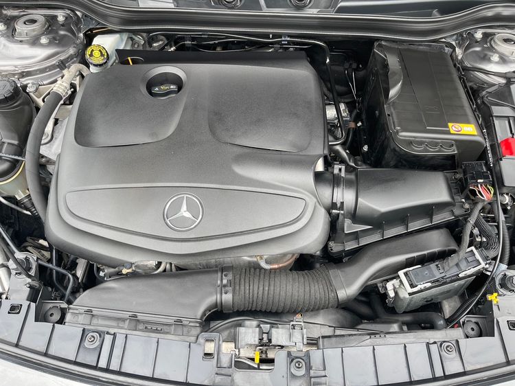 Mercedes-Benz GLA-Class 2015 GLA250 Sedan เบนซิน ไม่ติดแก๊ส เกียร์อัตโนมัติ เทา รูปที่ 4