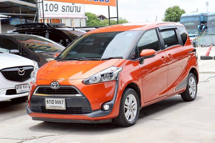 รถ Toyota Sienta 1.5 G สี ดำ