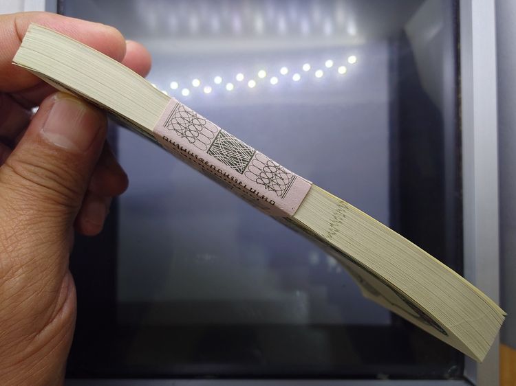 ธนบัตรยกแหนบ 100 ใบ เรียงเลข ธนบัตร 20 บาท แบบ 12 ยุครัชกาลที่ 9 ปี พ.ศ.2524 ไม่ผ่านใช้ สภาพสวย รูปที่ 5