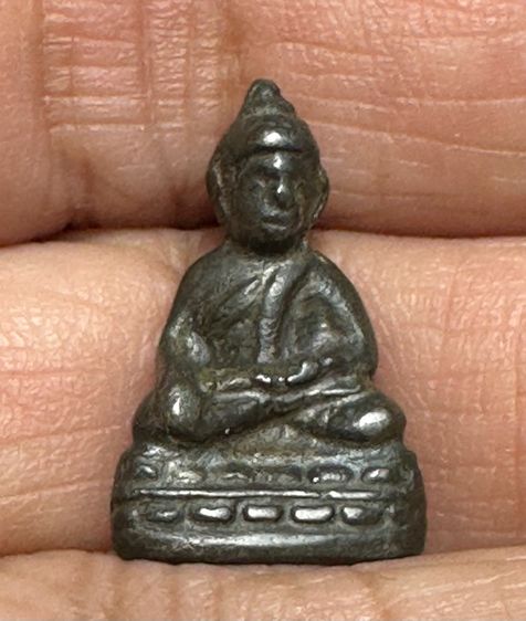 🙏 พระชัยหม่อมมิตร (พิมพ์สมาธิเม็ดบัว) เนื้อผงใบลานคลุกรัก หลวงพ่อพริ้ง วัดบางป🙏พระชัยวัฒน์ เก่าไม่ทราบที่ องค์ละ 1550 รูปที่ 7