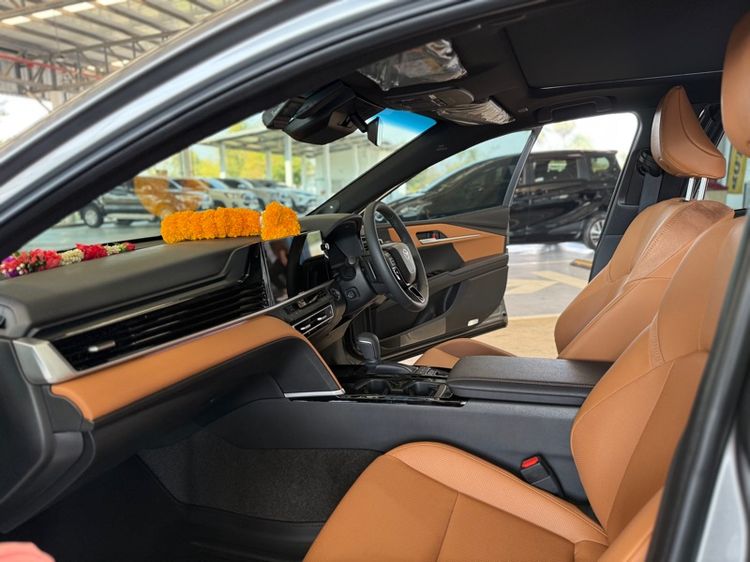 Toyota Camry 2025 2.5 HEV Premium Luxury Sedan ไฮบริด ไม่ติดแก๊ส เกียร์อัตโนมัติ เทา รูปที่ 4