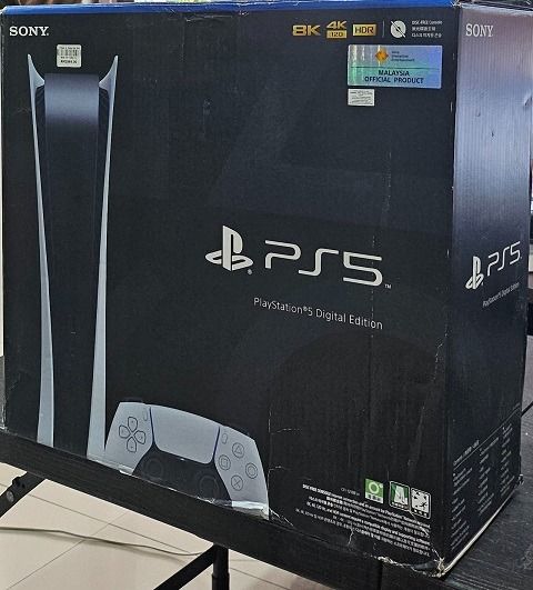 PS5 2 controllers
