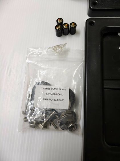 กรอบป้ายทะเบียน TRD แท้เบิกศูนย์ มือสอง พร้อมน็อตใส่ ใช้งานได้ปกติ  รูปที่ 4