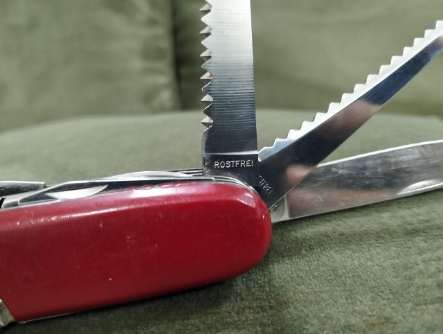  INOX SOLINGEN GERMANY Vintage ขนาด 91 มม.รุ่นเก่าเลิกผลิตแล้วประกับแน่นกระชับตอก BARON เปิดปิดใช้งานได้ปกติ เครื่องมือมีรอยตำหนิใบมีดรองหัก