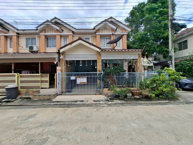 ขาย บ้านทาวน์เฮาส์ หลังมุม หมู่บ้านพฤกษา49  23.5 ตร.วา