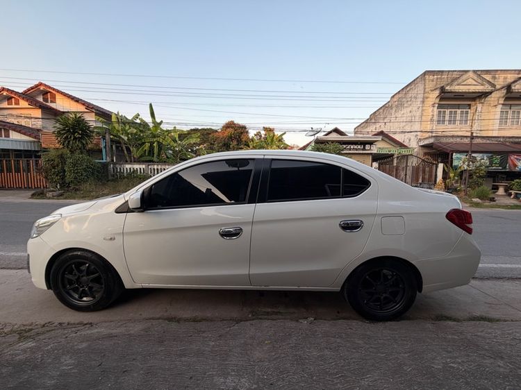 รถ Mitsubishi Attrage 1.2 GLS สี ขาว