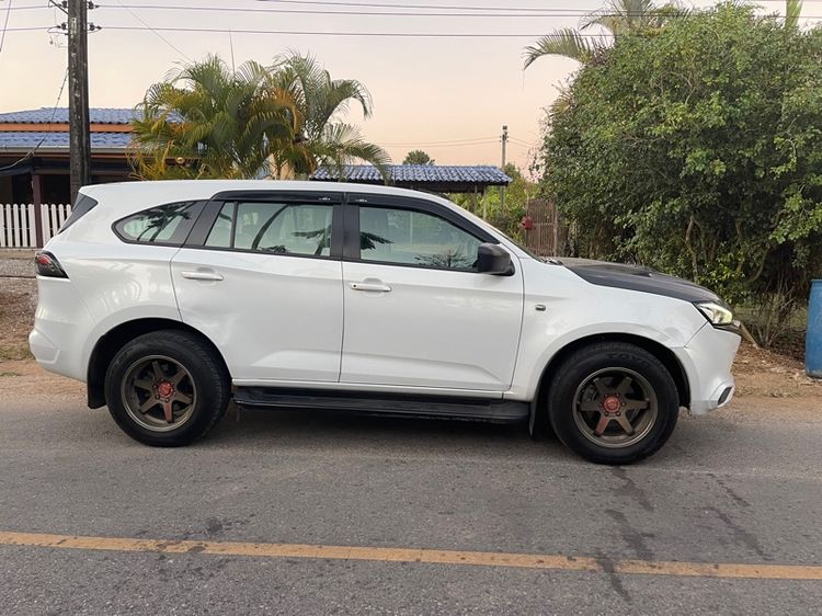 Isuzu MU-X 2023 1.9 Active 2WD ดีเซล เกียร์อัตโนมัติ ขาว รูปที่ 2