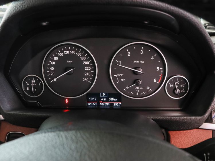 BMW Series 3 2018 320d Sedan ดีเซล เกียร์อัตโนมัติ ขาว รูปที่ 2