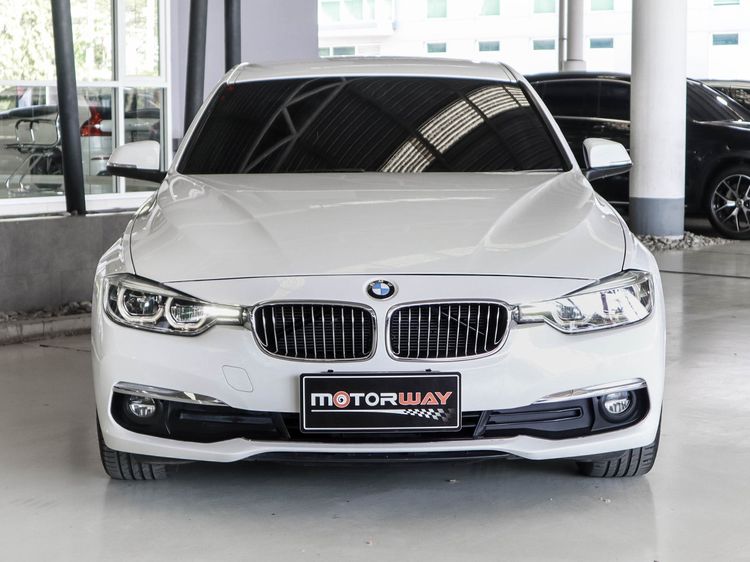 BMW Series 3 2018 320d Sedan ดีเซล เกียร์อัตโนมัติ ขาว รูปที่ 3