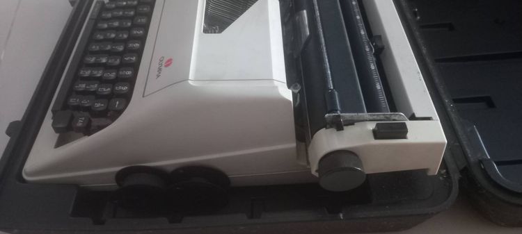 เครื่องพิมพ์ดีดยี่ห้อolympia รูปที่ 8