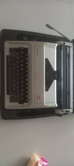 เครื่องพิมพ์ดีดยี่ห้อolympia รูปที่ 4