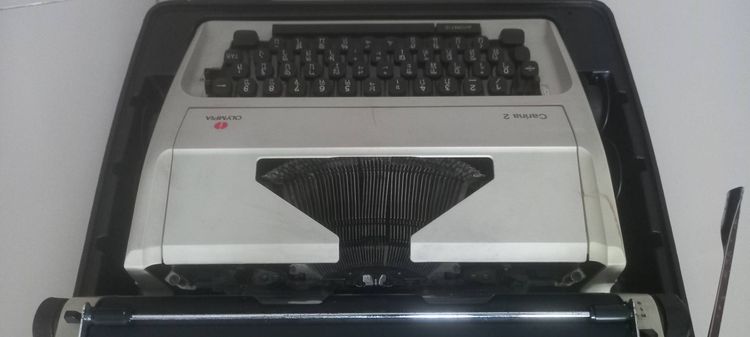 เครื่องพิมพ์ดีดยี่ห้อolympia รูปที่ 5