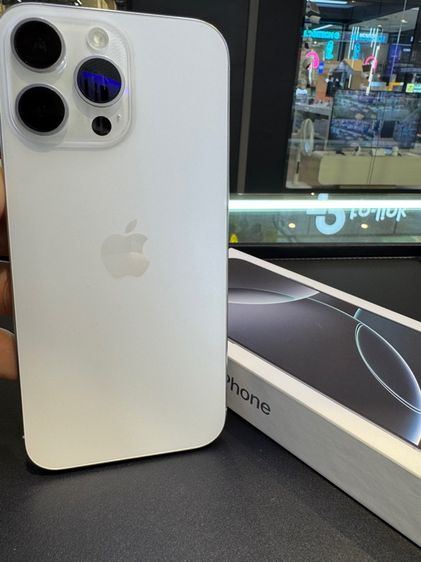 iPhone16Promax 256GB สีขาว เครื่องศูนย์แท้เดิม ตำหนิกล้องเป็นจุด