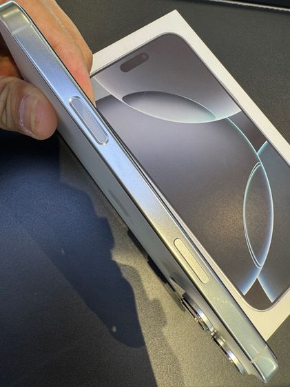 iPhone16Promax 256GB สีขาว เครื่องศูนย์แท้เดิม ตำหนิกล้องเป็นจุด รูปที่ 6