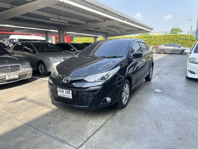 รถ Toyota Yaris 1.2 G สี ดำ